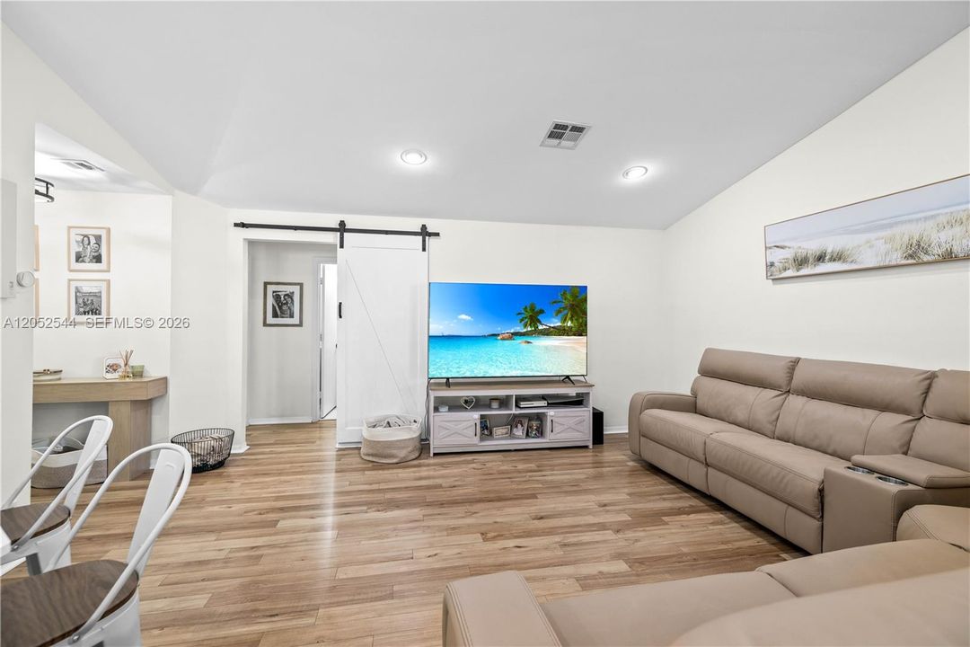 En Venta: $565,000 (2 camas, 2 baños, 1153 Pies cuadrados)