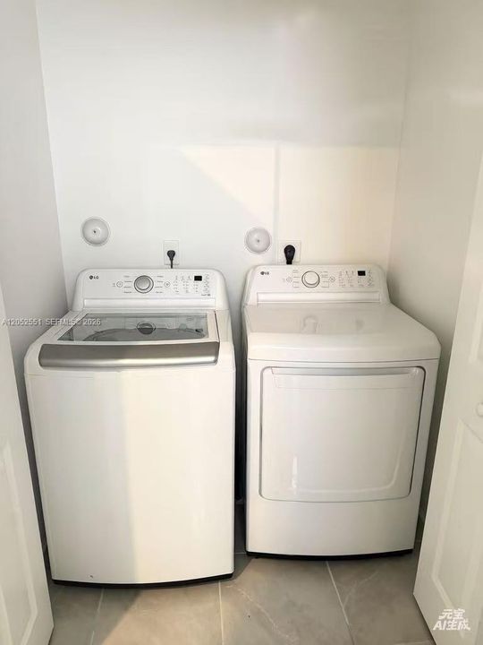 For Rent: $2,900 (3 beds, 2 baths, 1483 Square Feet)