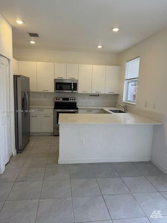 For Rent: $2,900 (3 beds, 2 baths, 1483 Square Feet)