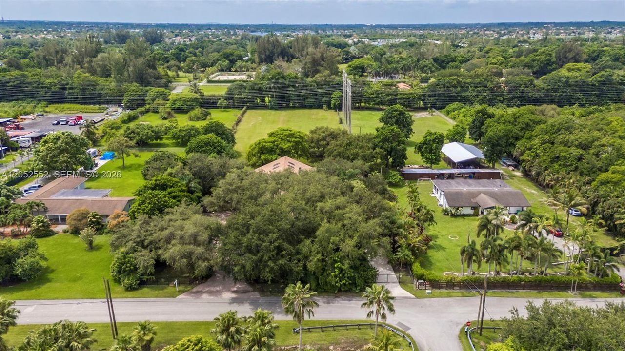 En Venta: $2,295,000 (5 camas, 4 baños, 2975 Pies cuadrados)