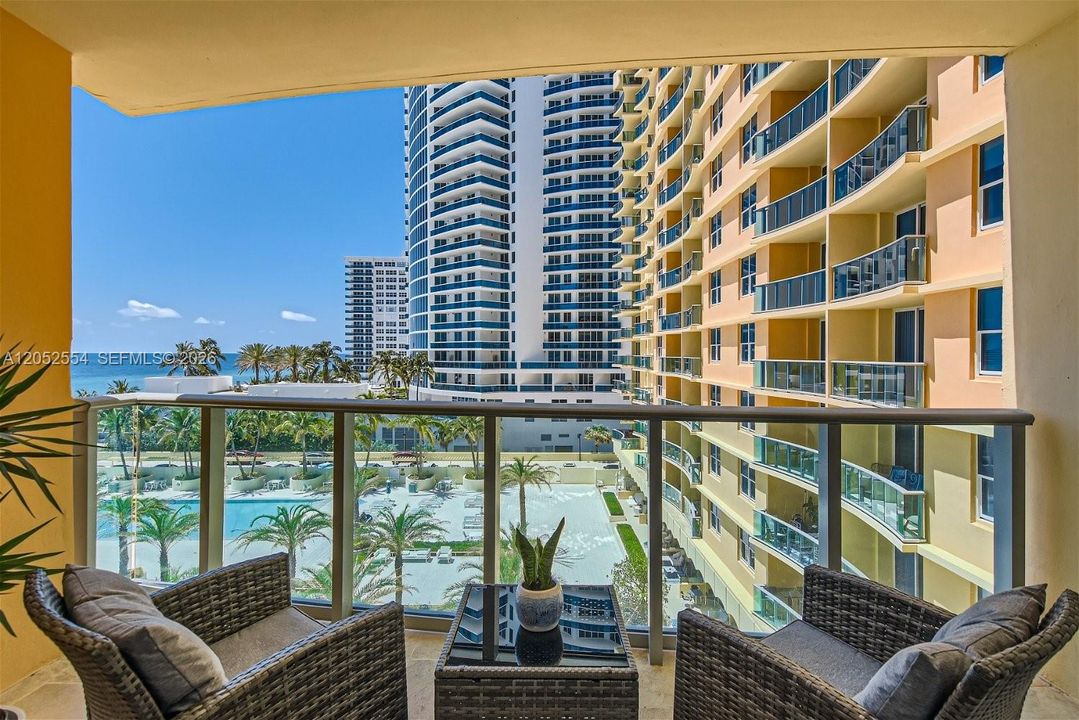 For Rent: $3,800 (2 beds, 2 baths, 835 Square Feet)