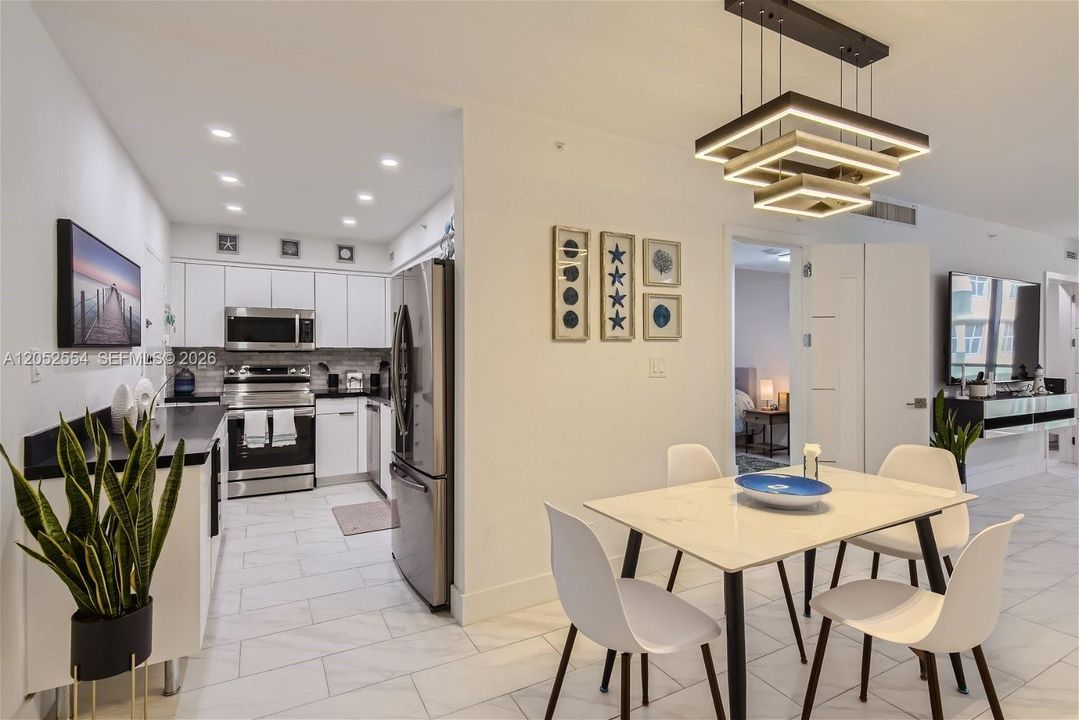 For Rent: $3,800 (2 beds, 2 baths, 835 Square Feet)