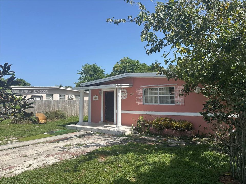 На продажу: $349,000 (2 спален, 1 ванн, 895 Квадратных фут)