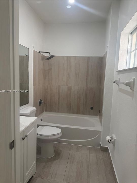 For Rent: $2,500 (3 beds, 2 baths, 992 Square Feet)