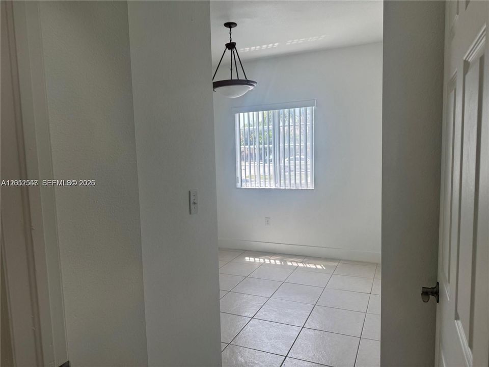 For Rent: $2,500 (3 beds, 2 baths, 992 Square Feet)