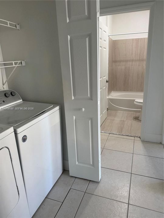 For Rent: $2,500 (3 beds, 2 baths, 992 Square Feet)