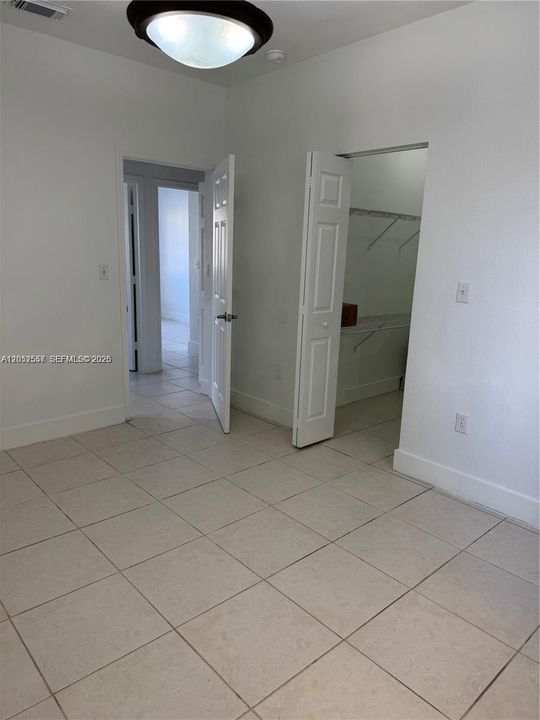 For Rent: $2,500 (3 beds, 2 baths, 992 Square Feet)