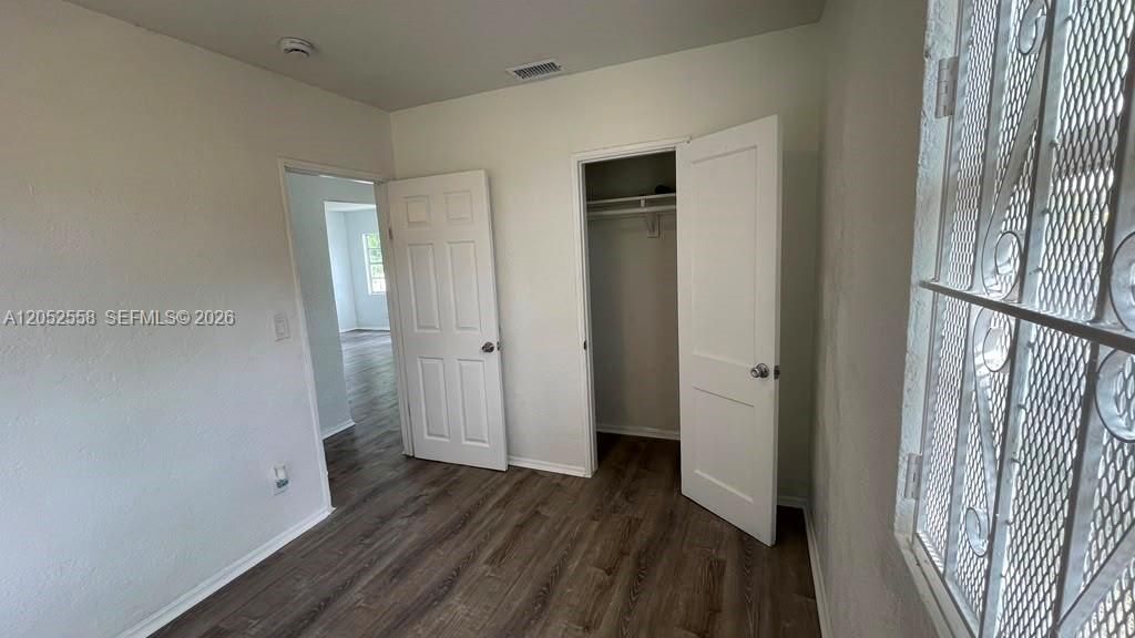 For Rent: $2,700 (3 beds, 1 baths, 1021 Square Feet)