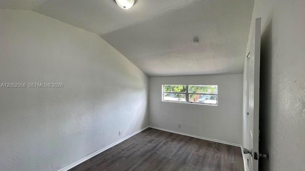 For Rent: $2,700 (3 beds, 1 baths, 1021 Square Feet)