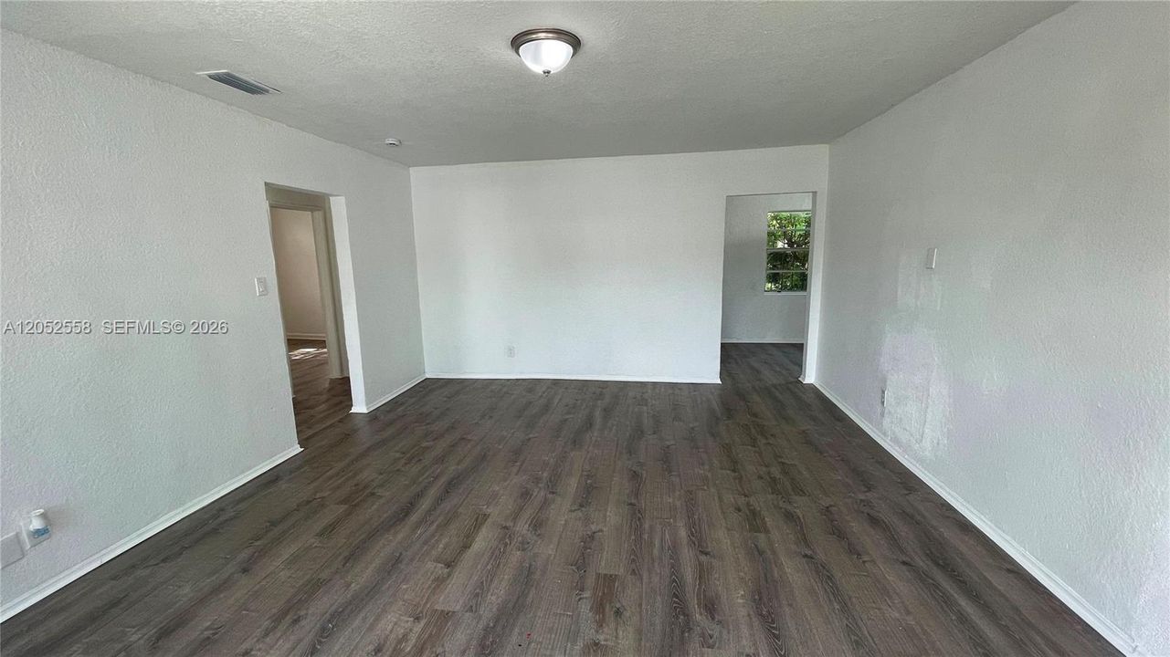 For Rent: $2,700 (3 beds, 1 baths, 1021 Square Feet)