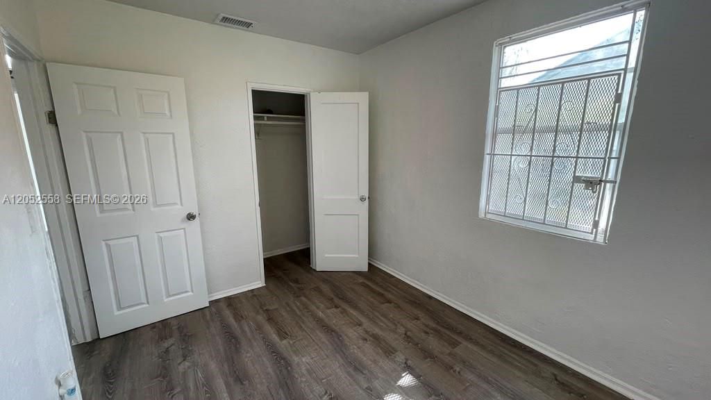 For Rent: $2,700 (3 beds, 1 baths, 1021 Square Feet)