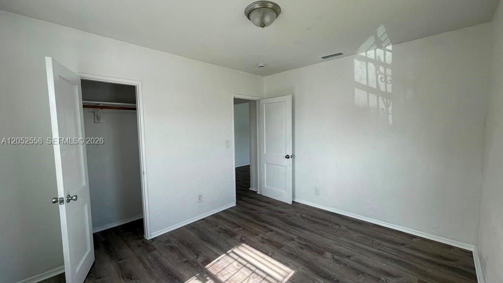 For Rent: $2,700 (3 beds, 1 baths, 1021 Square Feet)