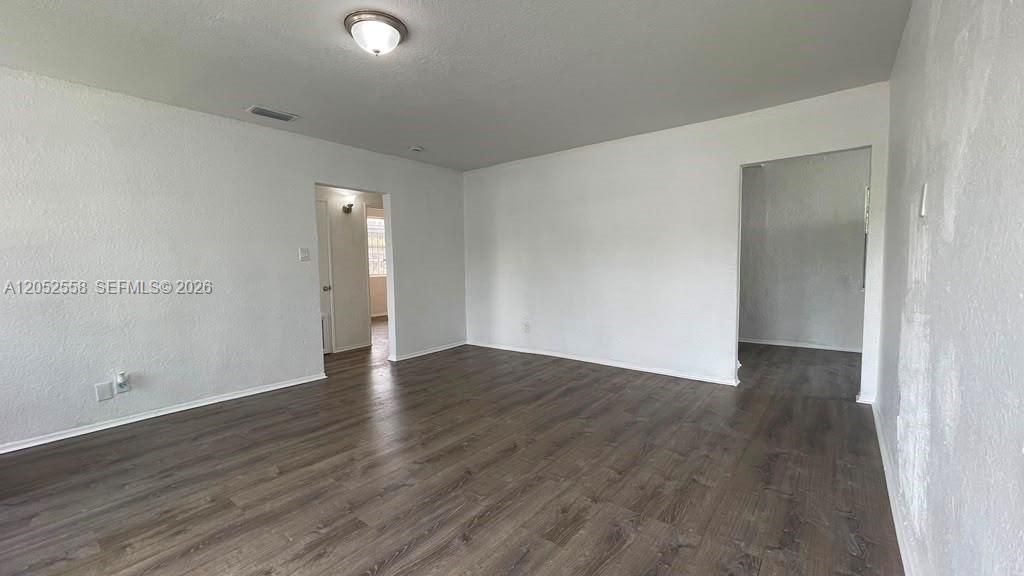 For Rent: $2,700 (3 beds, 1 baths, 1021 Square Feet)