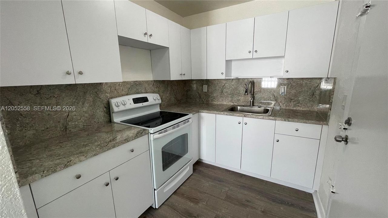 For Rent: $2,700 (3 beds, 1 baths, 1021 Square Feet)