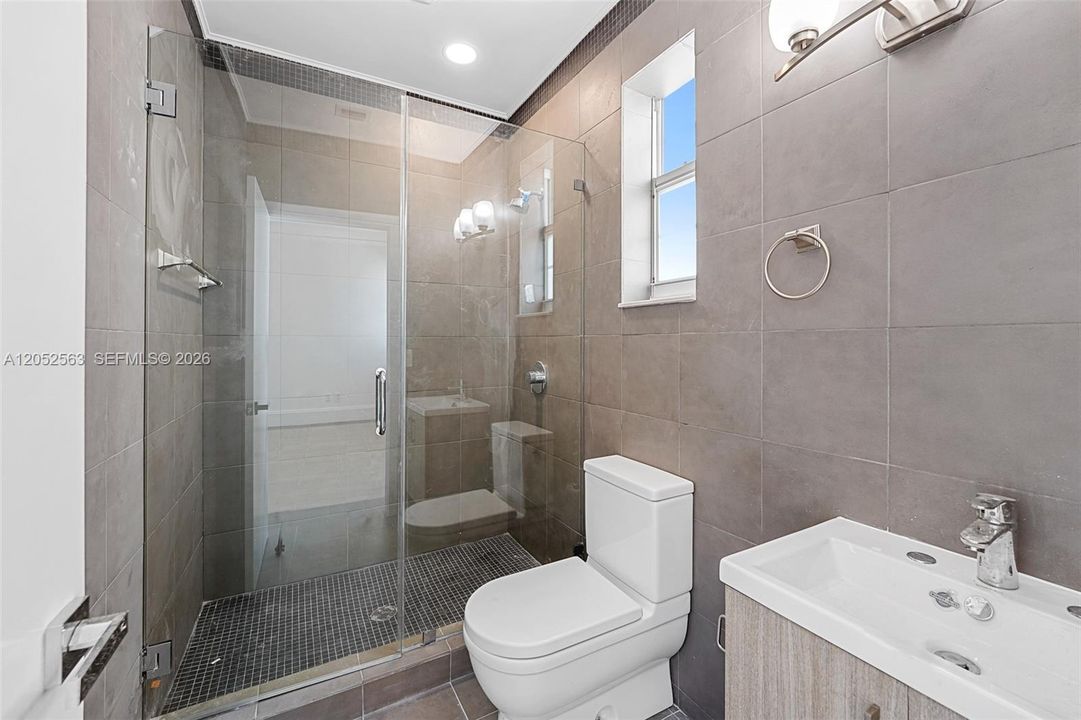 В аренду: $2,500 (1 спален, 1 ванн, 640 Квадратных фут)
