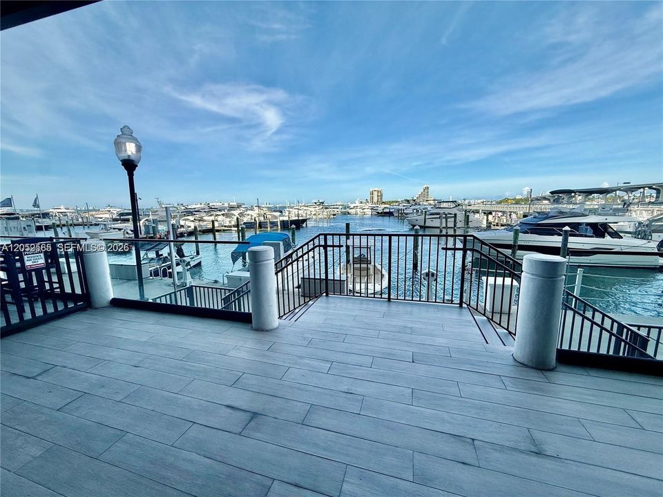 For Rent: $2,800 (1 beds, 1 baths, 800 Square Feet)