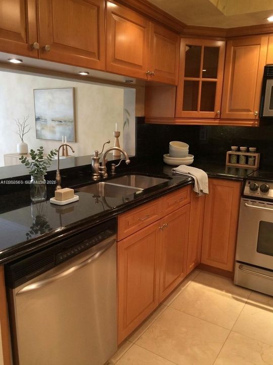 For Rent: $2,800 (1 beds, 1 baths, 800 Square Feet)
