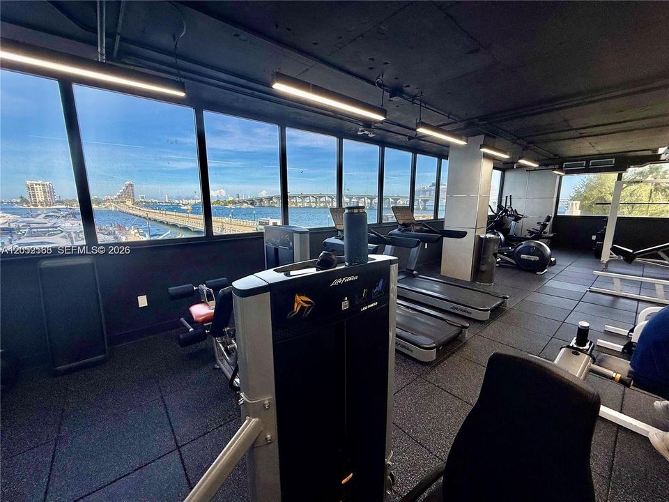 For Rent: $2,800 (1 beds, 1 baths, 800 Square Feet)