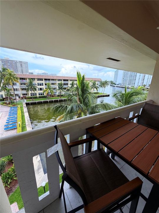 For Rent: $3,000 (1 beds, 1 baths, 641 Square Feet)