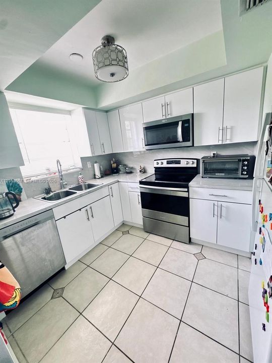 В аренду: $1,800 (2 спален, 2 ванн, 952 Квадратных фут)