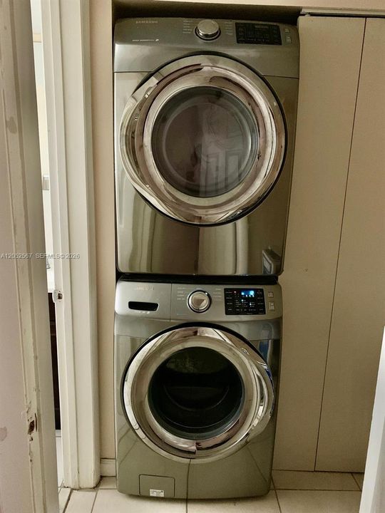 В аренду: $1,800 (2 спален, 2 ванн, 952 Квадратных фут)