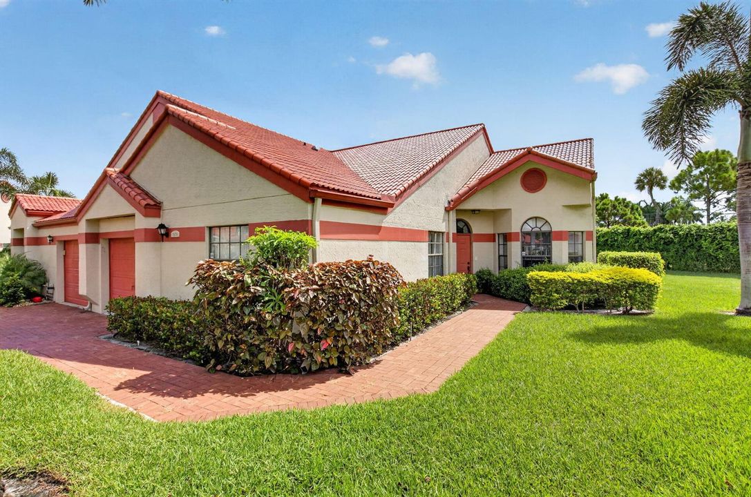 PRIVATE WALKWAY TO FRONT DOOR