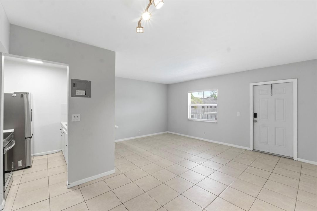 1470_N_Dixie_Hwy_009