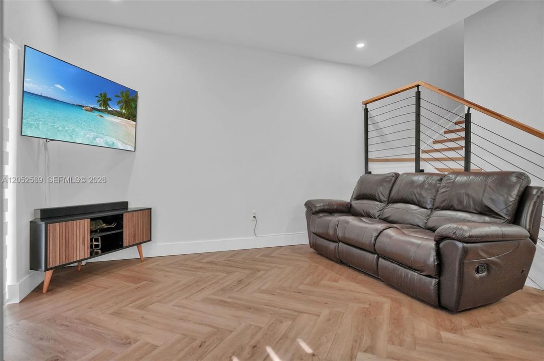 Activo con contrato: $450,000 (3 camas, 2 baños, 1416 Pies cuadrados)