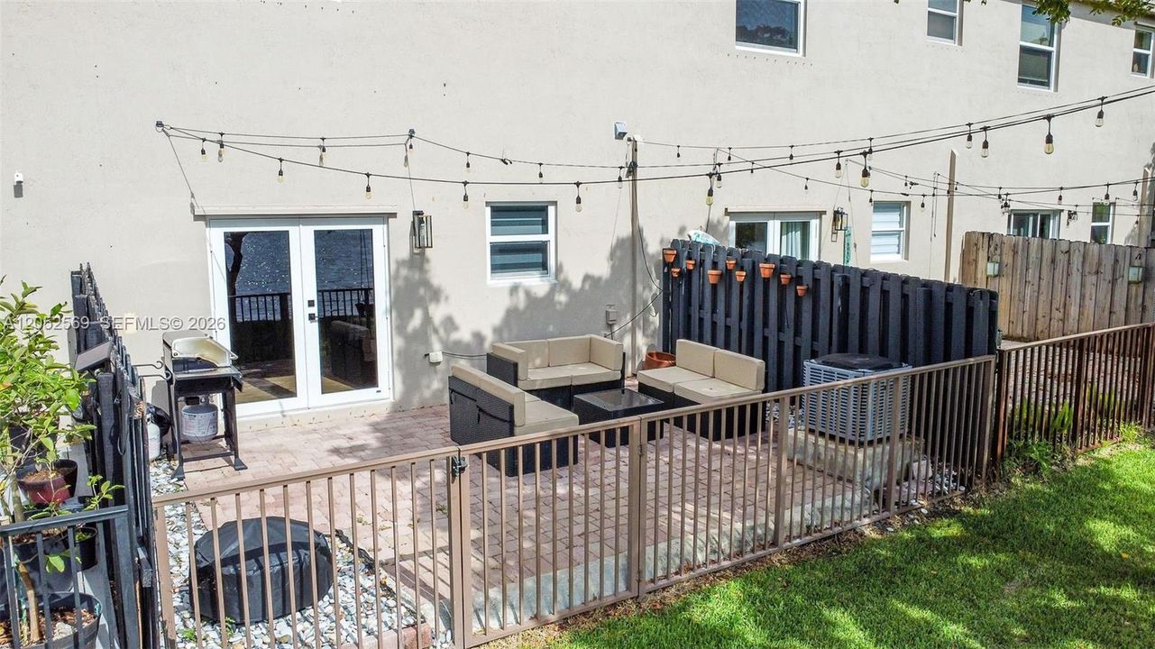 Activo con contrato: $450,000 (3 camas, 2 baños, 1416 Pies cuadrados)