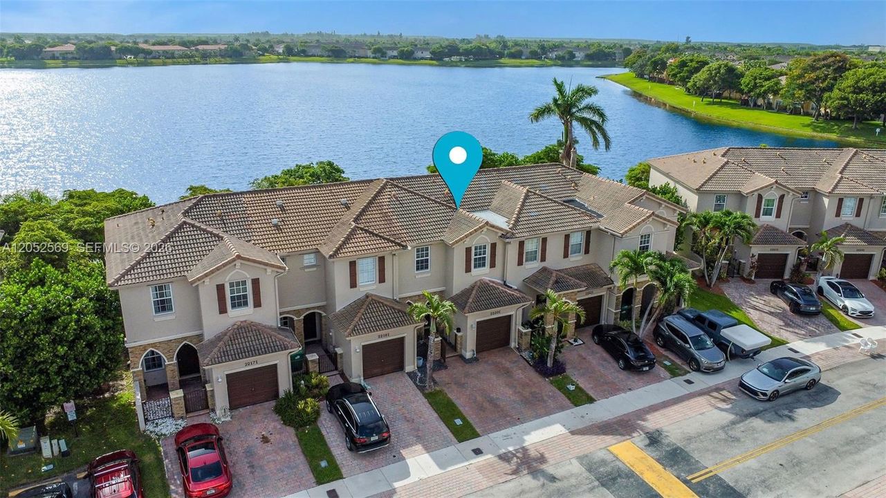 Activo con contrato: $450,000 (3 camas, 2 baños, 1416 Pies cuadrados)