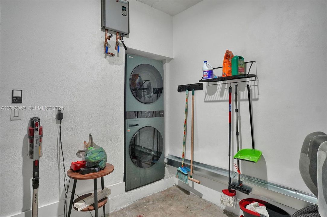 Activo con contrato: $450,000 (3 camas, 2 baños, 1416 Pies cuadrados)