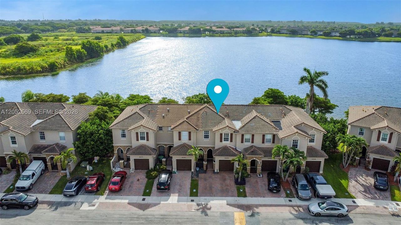 Activo con contrato: $450,000 (3 camas, 2 baños, 1416 Pies cuadrados)