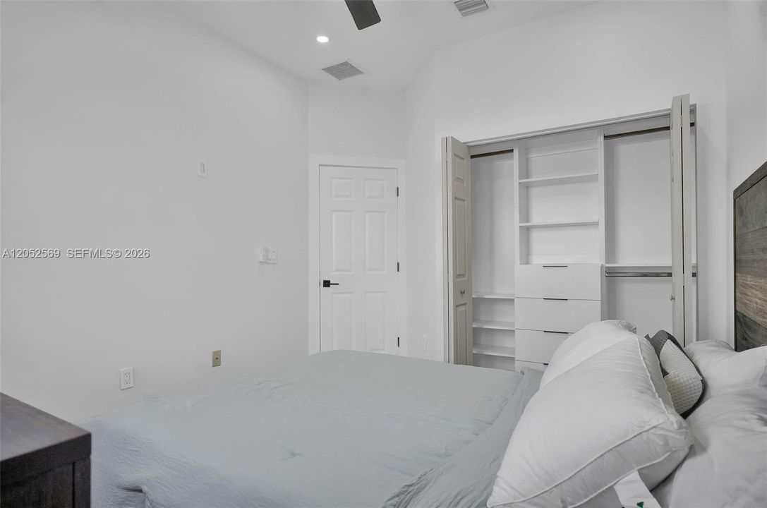 Activo con contrato: $450,000 (3 camas, 2 baños, 1416 Pies cuadrados)
