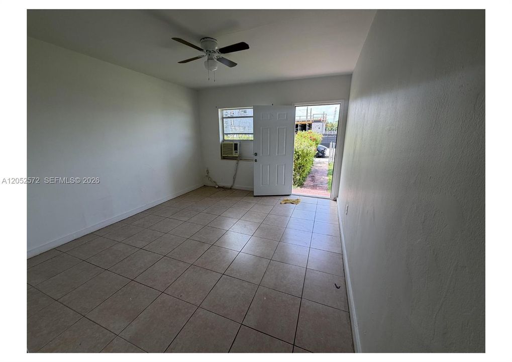 For Rent: $1,900 (2 beds, 1 baths, 1452 Square Feet)