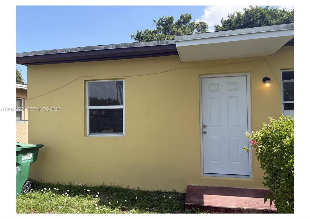 For Rent: $1,900 (2 beds, 1 baths, 1452 Square Feet)