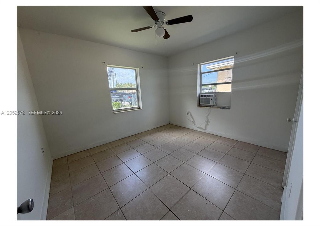 For Rent: $1,900 (2 beds, 1 baths, 1452 Square Feet)