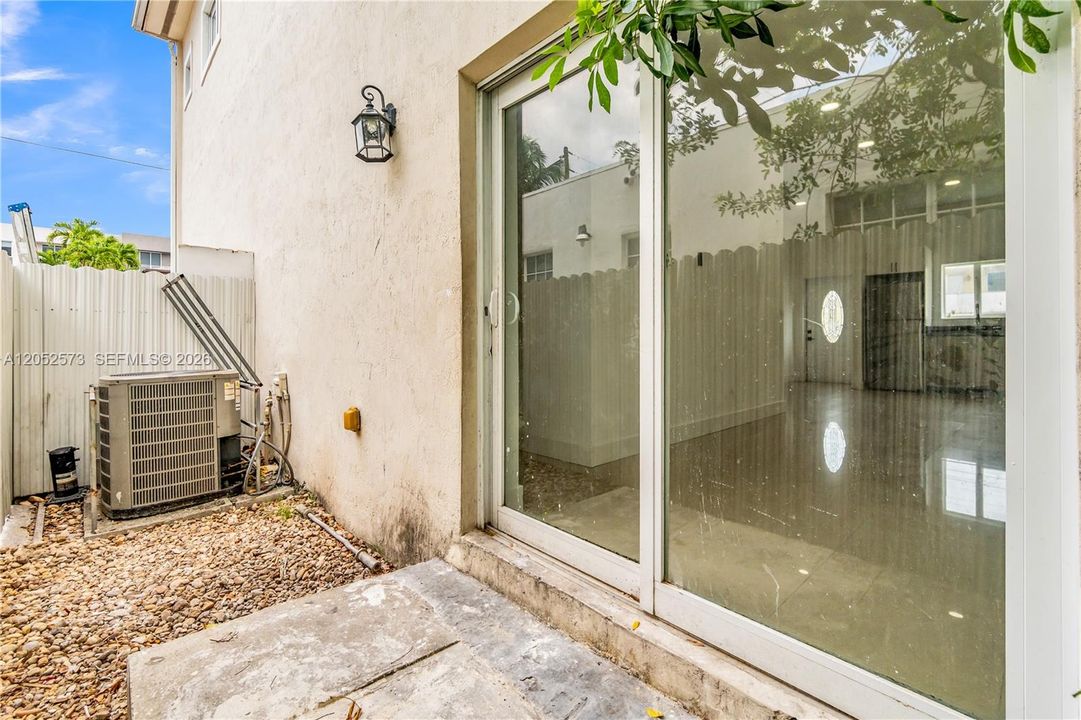 В аренду: $4,500 (3 спален, 4 ванн, 3679 Квадратных фут)