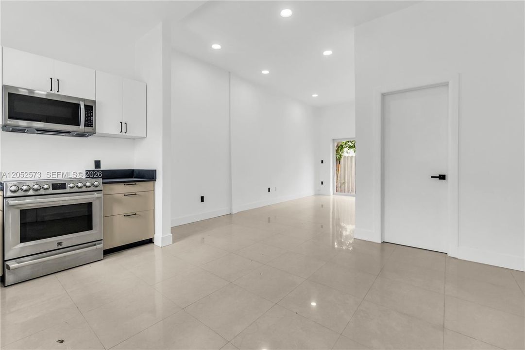 В аренду: $4,500 (3 спален, 4 ванн, 3679 Квадратных фут)