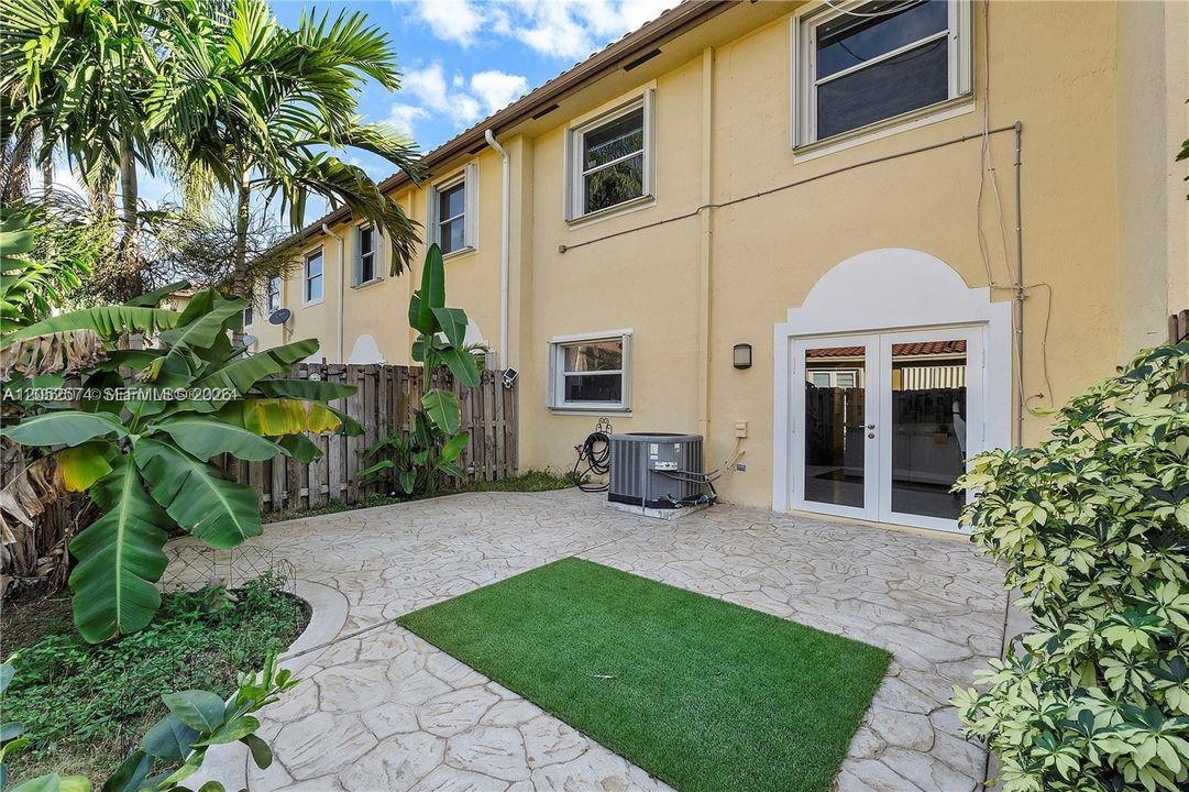 For Rent: $3,700 (3 beds, 2 baths, 1700 Square Feet)