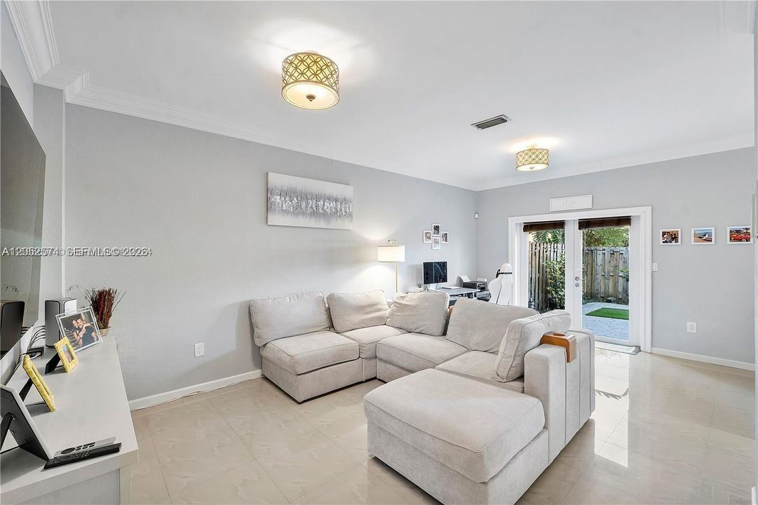 For Rent: $3,700 (3 beds, 2 baths, 1700 Square Feet)
