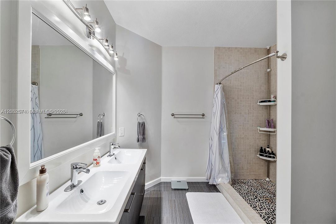 For Rent: $3,700 (3 beds, 2 baths, 1700 Square Feet)