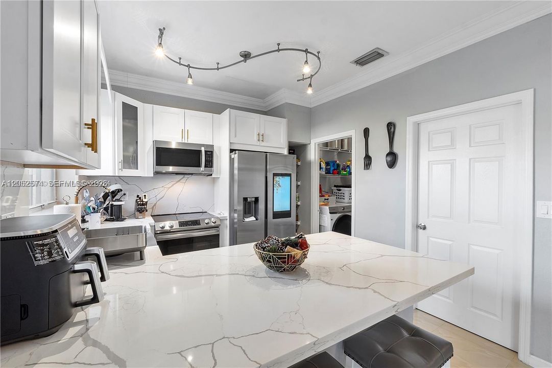 For Rent: $3,700 (3 beds, 2 baths, 1700 Square Feet)