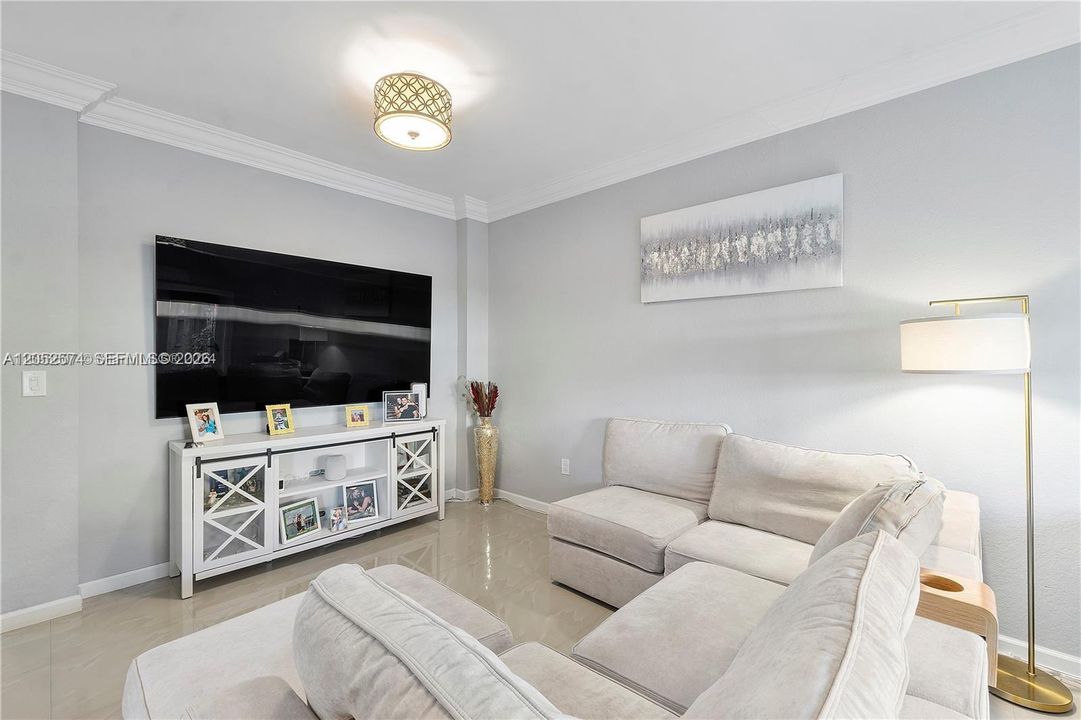 For Rent: $3,700 (3 beds, 2 baths, 1700 Square Feet)