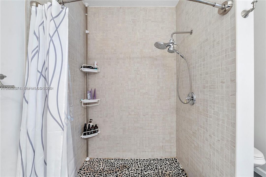 For Rent: $3,700 (3 beds, 2 baths, 1700 Square Feet)