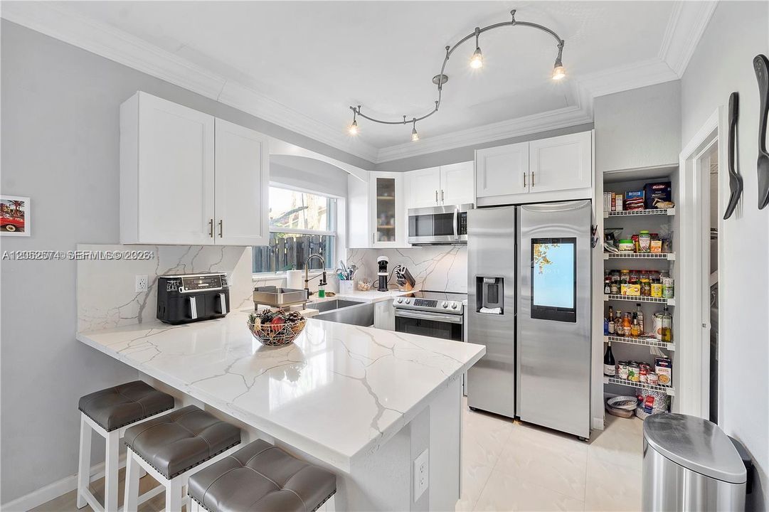 For Rent: $3,700 (3 beds, 2 baths, 1700 Square Feet)