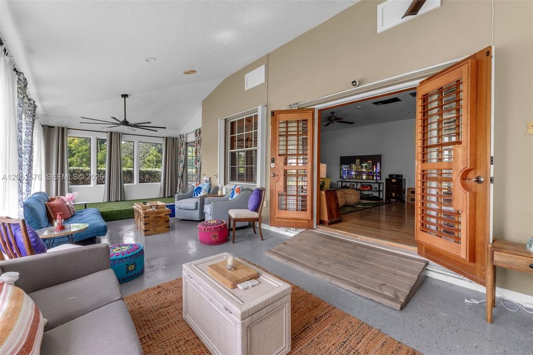 OPENS FROM FAMILY ROOM.TO L SHAPED A/C SUN ROOM GREAT SPACE