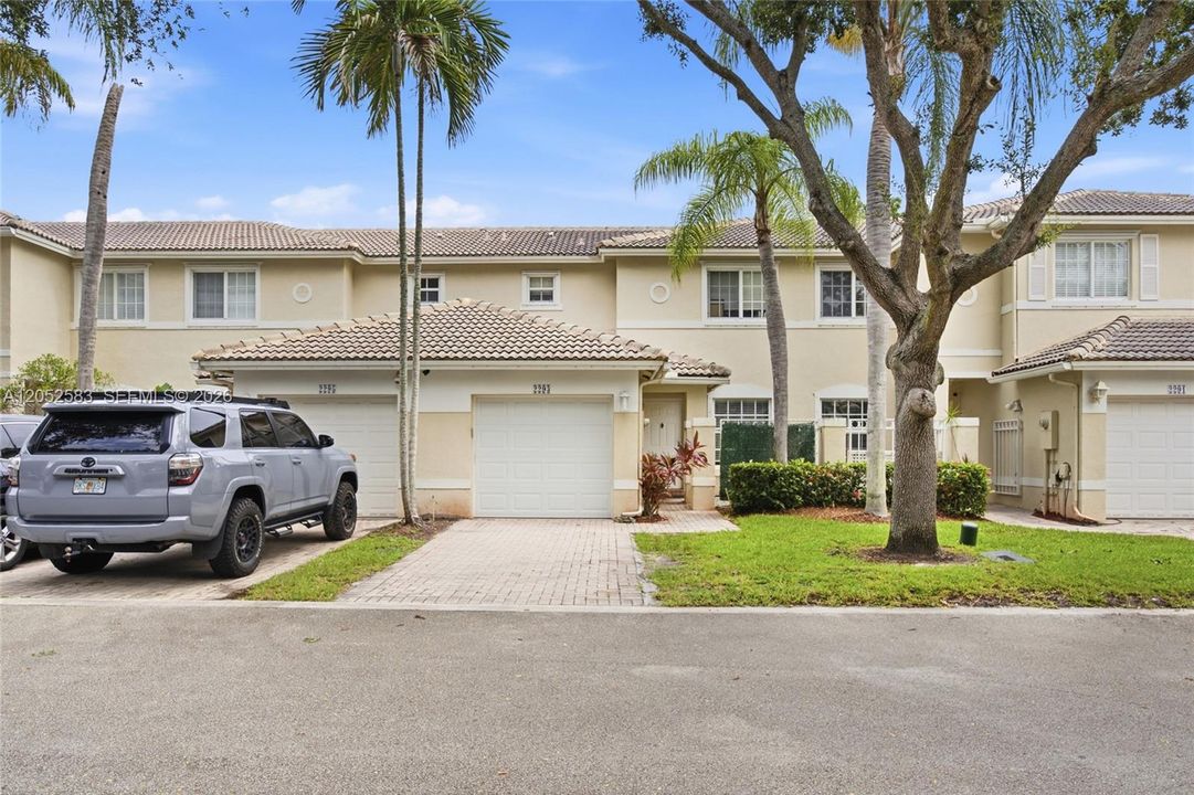 For Rent: $2,800 (2 beds, 2 baths, 1123 Square Feet)
