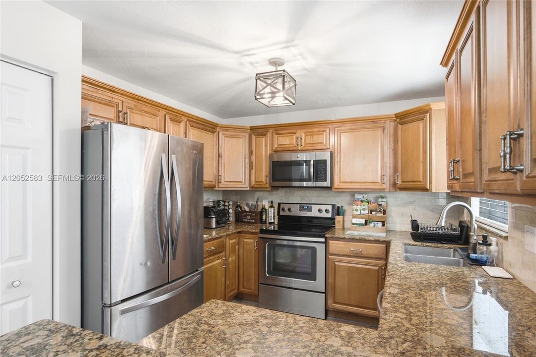 For Rent: $2,800 (2 beds, 2 baths, 1123 Square Feet)