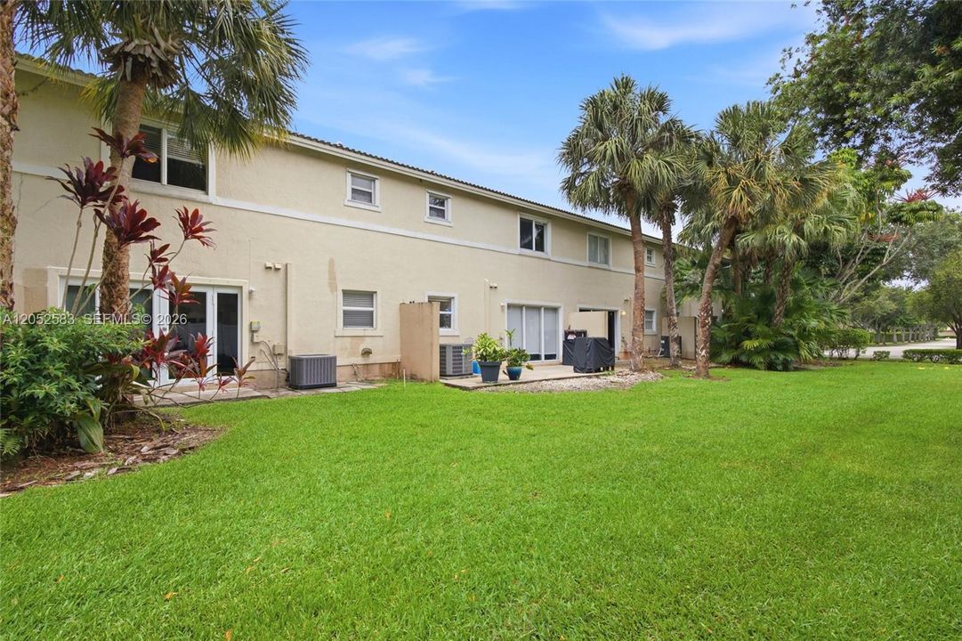 For Rent: $2,800 (2 beds, 2 baths, 1123 Square Feet)