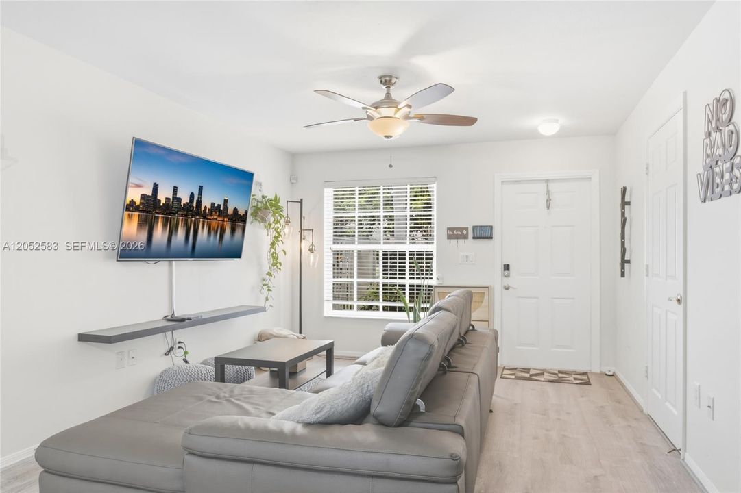 For Rent: $2,800 (2 beds, 2 baths, 1123 Square Feet)